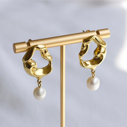 Araceli Gold Hoops with Pearls Dimensions: 18x39mm with 7x9mm Freshwater Pearls